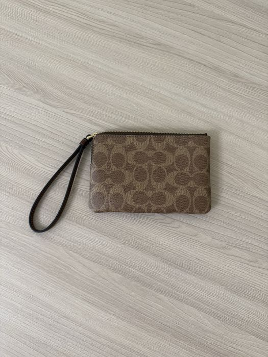 Клатч Coach in Signature Canvas