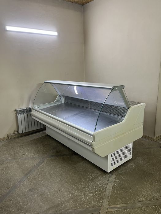Продам холодильную Витрину