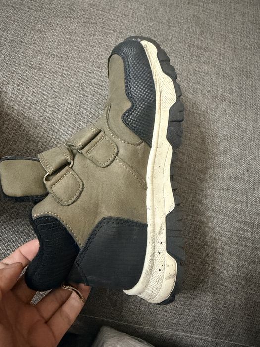Продам осенние сапоги для мальчика