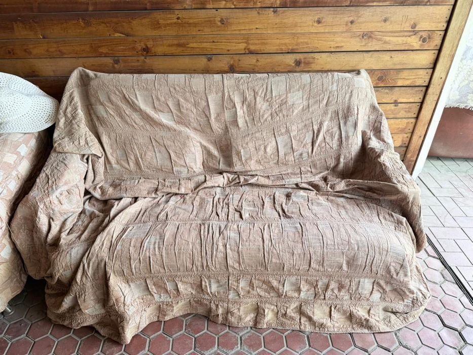 Кресло и диван б/у.