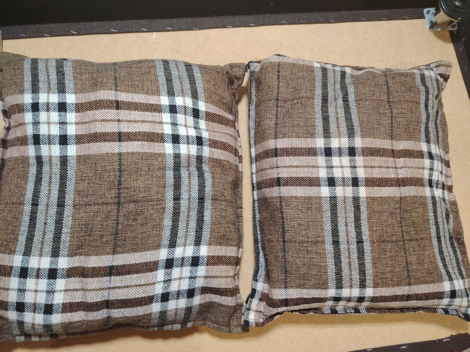 Кухнный уголок с подушками