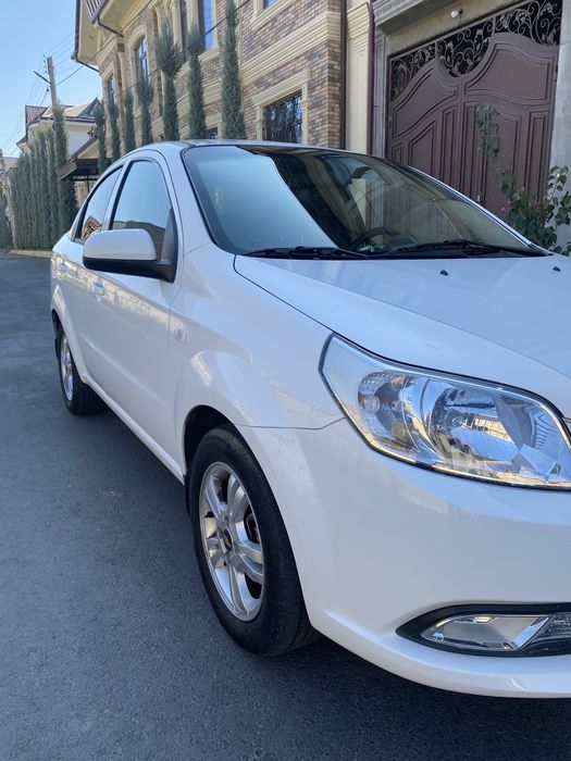 Nexia 3 avtomat sotiladi