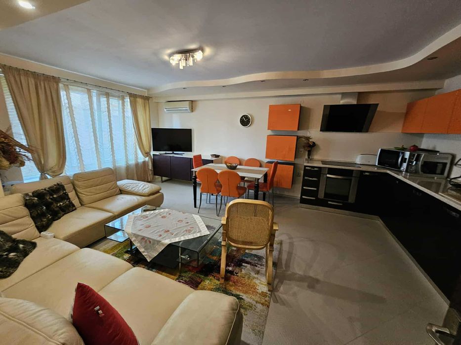 Дава се под наем Тристаен апартамент в Варна, Червен площад - 100 кв.м за 797.64 € - Снимка #4