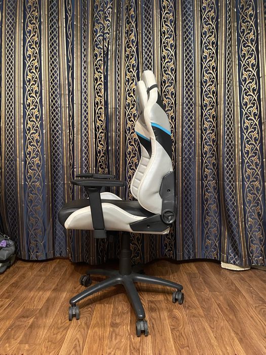 Компютерное игровое кресло