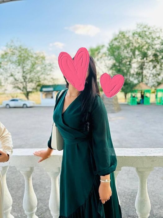 Продам платье зелёного цвета