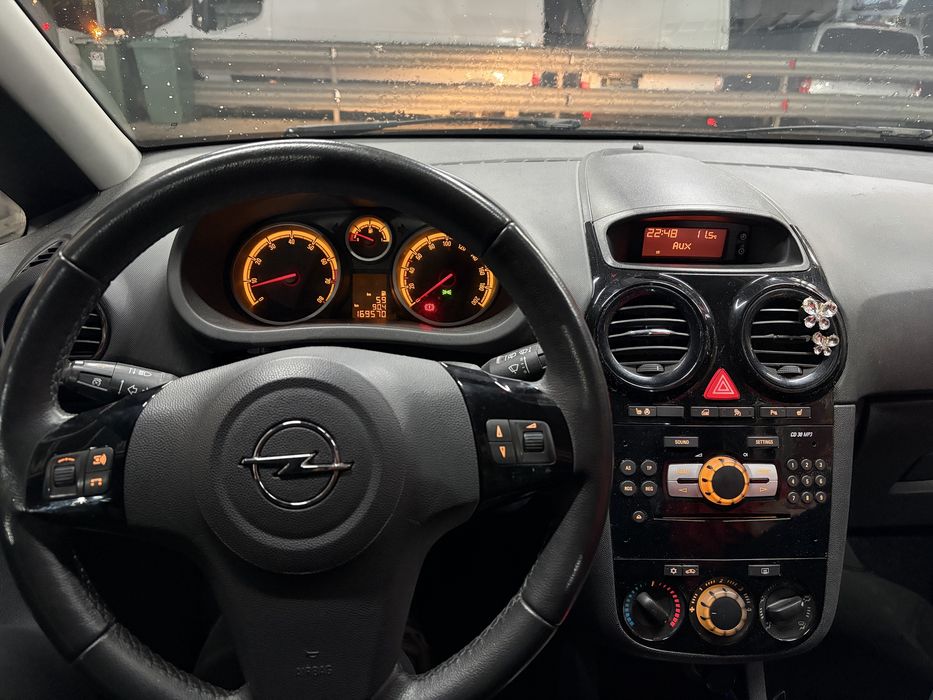 Vând opel corsa D