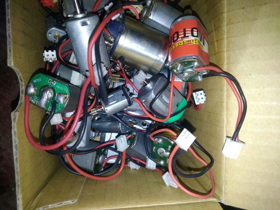 Электромоторы для радиоуправляемых игрушек.