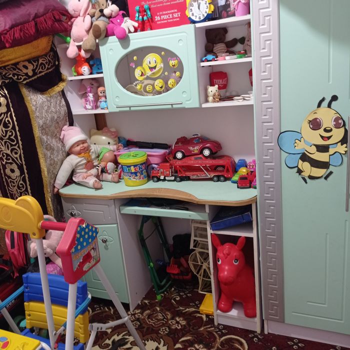 Detskiy garnitur xolati yaxshi singan joyi yuq