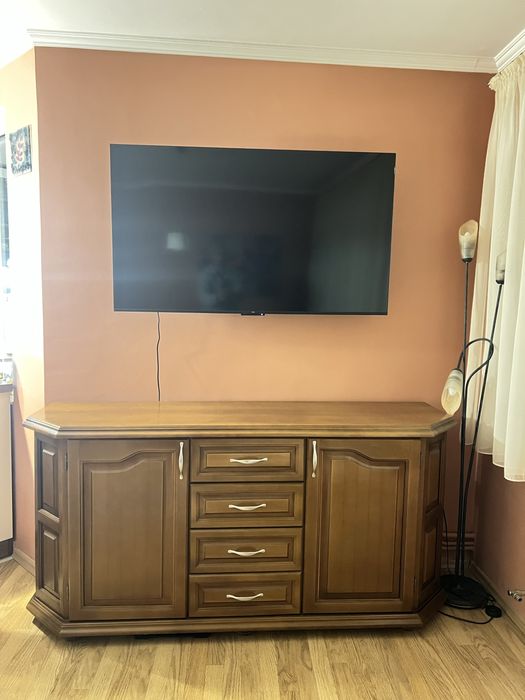 Шкаф от масивно дърво за телевизор