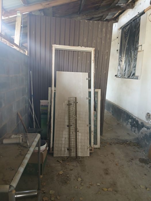 Продам двери б/у ветрина