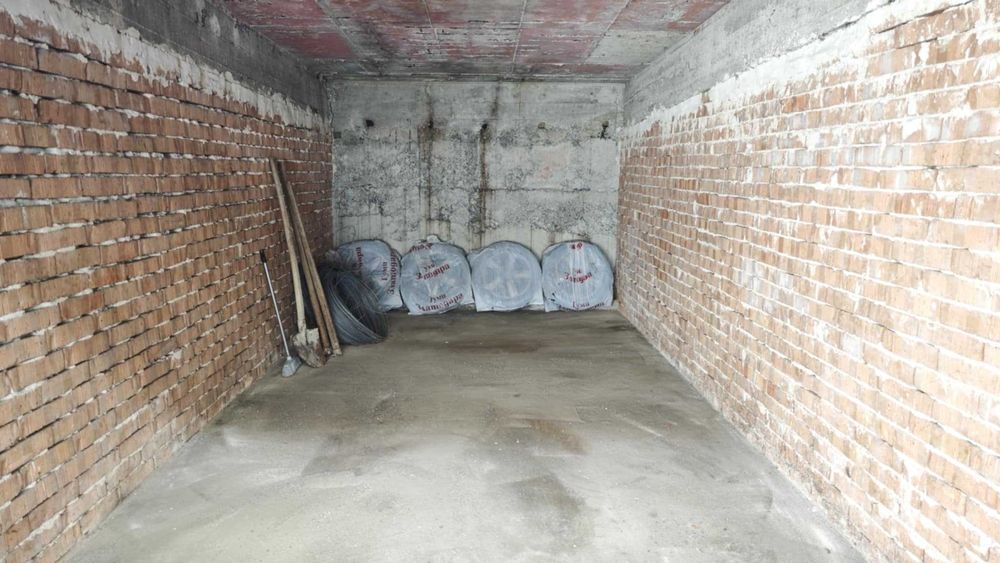 Дава се под наем Гараж / Паркомясто в Добрич, Кралска зона - 18 кв.м за 61.2 € - Снимка #1