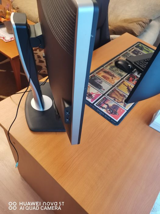 24" Монитор Dell U2412M със саундбар