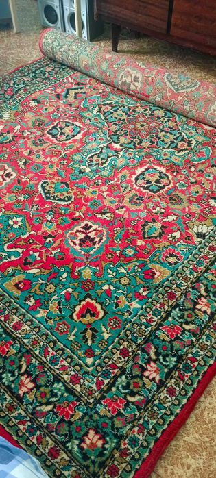 Продается шерстяной ковер в отличном состоянии