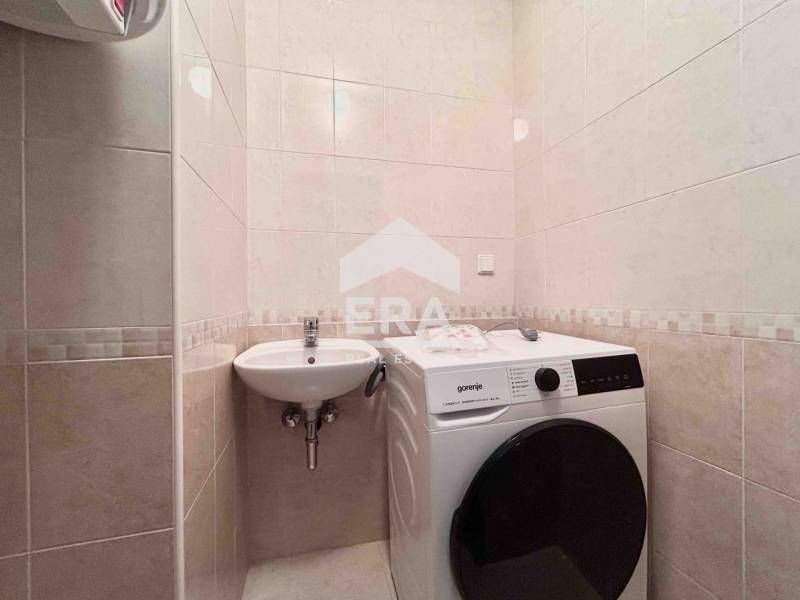 Дава се под наем Тристаен апартамент в София, Изток - 120 кв.м за 1150 € - Снимка #9