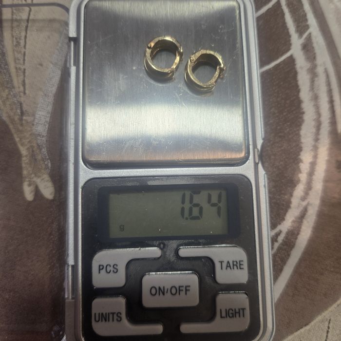 Златни обеци с кутия