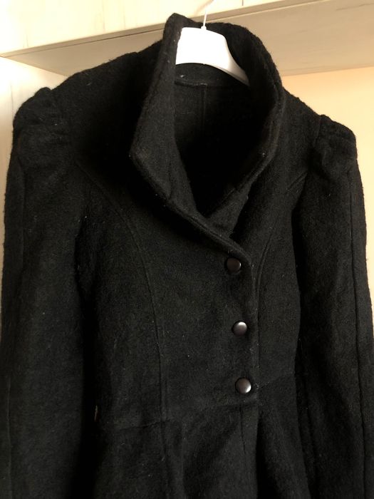 палто е много женствено и красиво