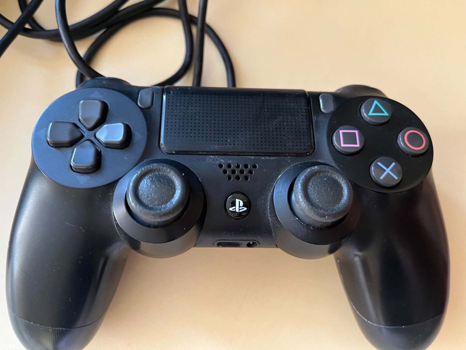 Playstation 4 + 3 игри