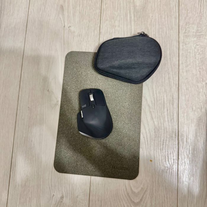 Logitech MX Master 3S + чехол и коврик