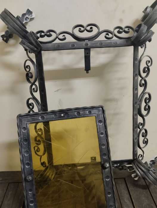 Стар лампион за стена от ковано желязо