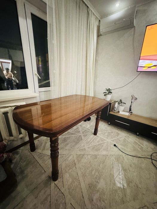 Стол для гостиной