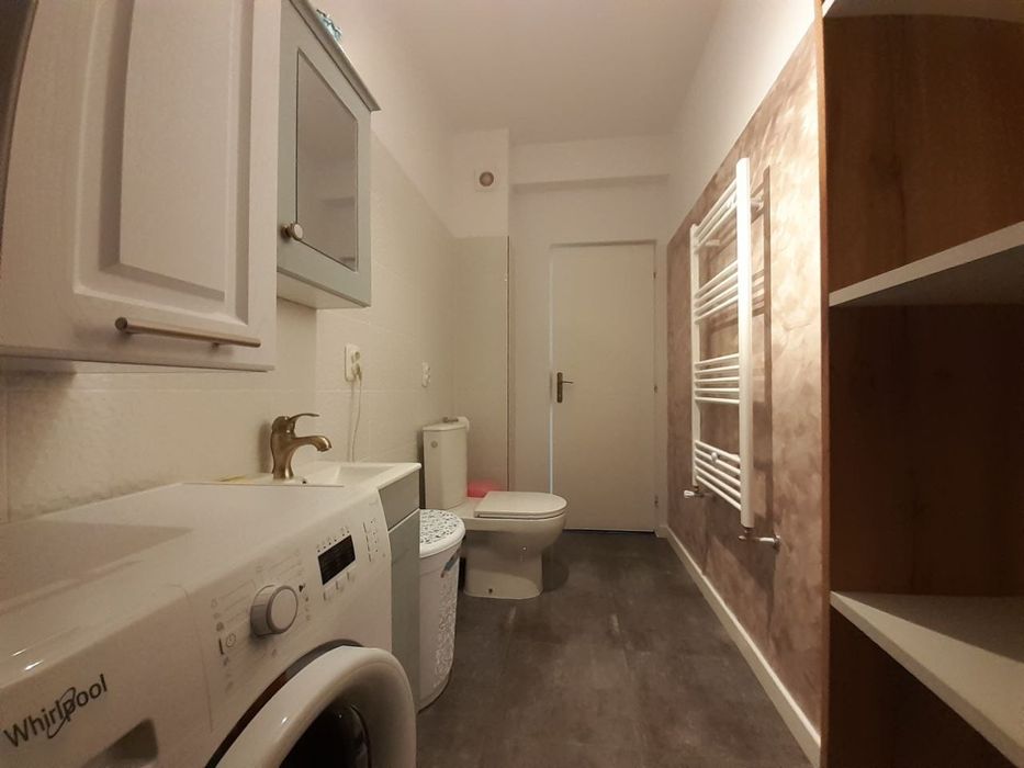 Apartament de inchiriat 2 camere, 2 bai, zona centrala Foresti