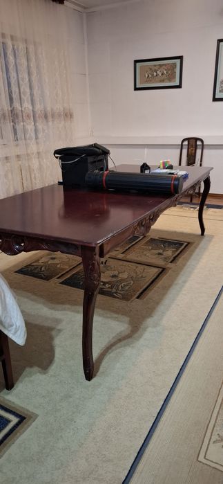 Стол для гостиной