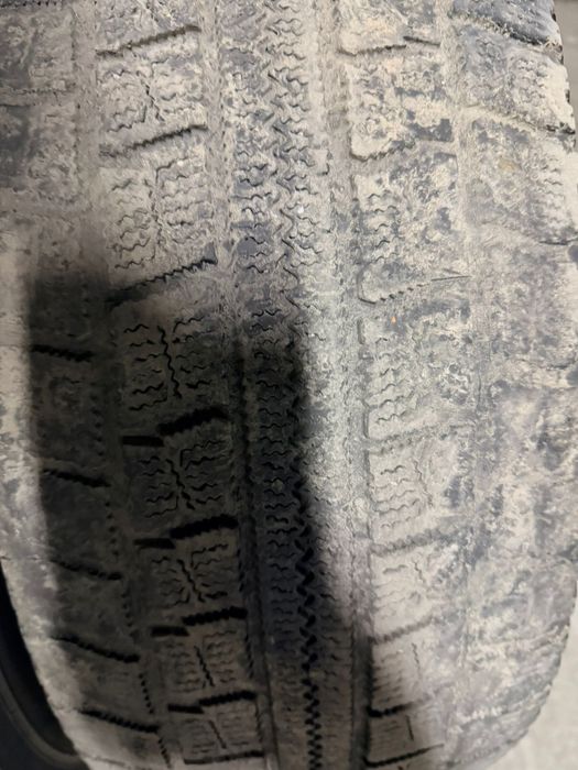 Продам резину 235/65/17