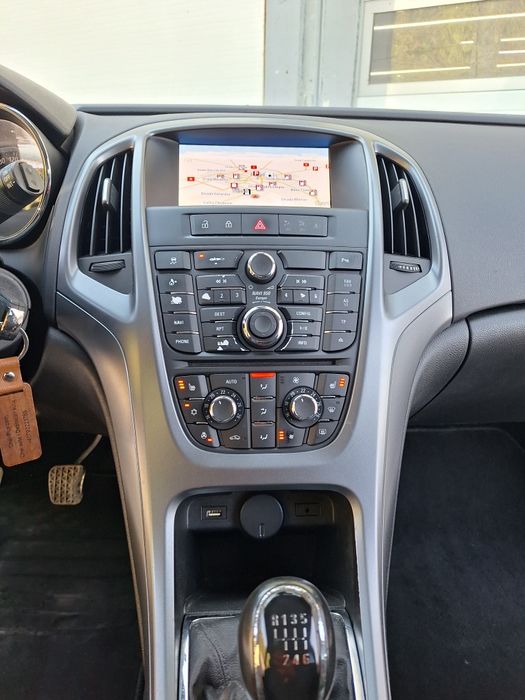 Opel Astra 1.6 cdti EURO 6 volan si scaune incalzite