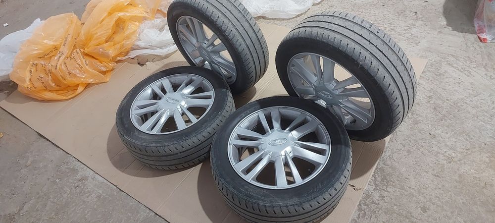 Продам комплект дисков с резиной Веста