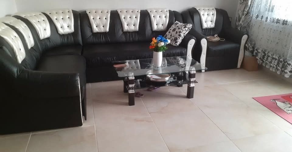 Coltar alb negru piele cu fotoliu