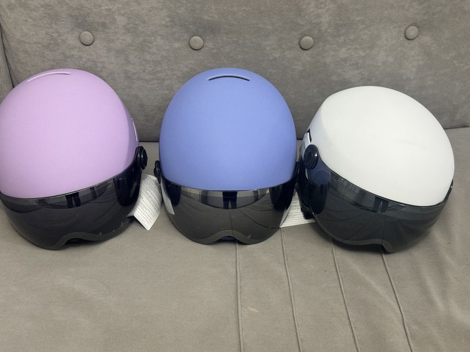 Продам лыжные шлема новые