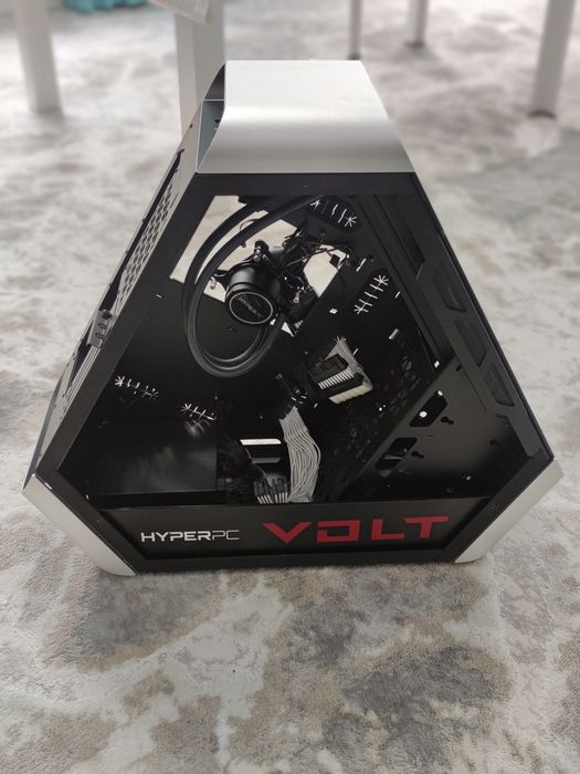 Компьютерный корпус, СЖО, блок питания.