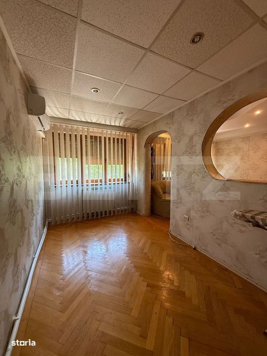 Apartament 4 camere, semidecomandat, 75 mp, zona Centru