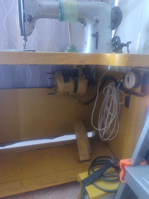 Продам швейную машинку