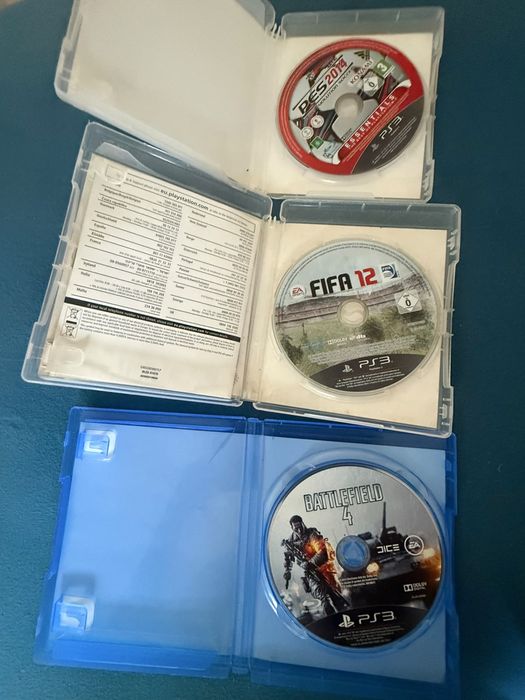 Vand ps3 slim modat cu o maneta