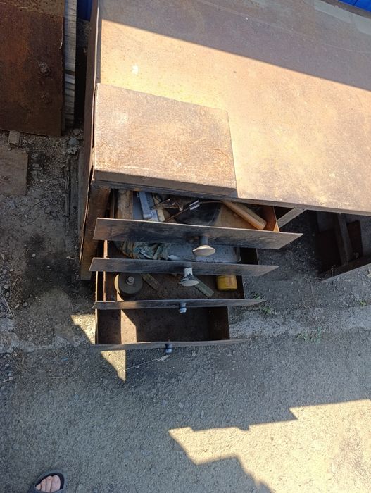 Продам верстак металлический