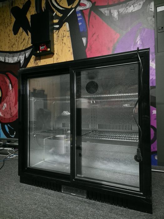 Vând frigider profesional METRO Professional GBC3102 – 198 L