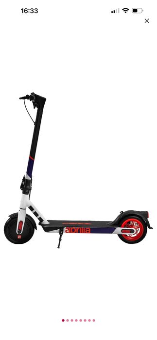 Vand trotineta electrica aprilia esrz este folosita pret 800 neg