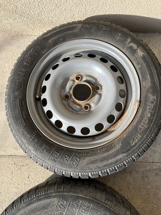 Джанти със зимни гуми R14 4x114.3
