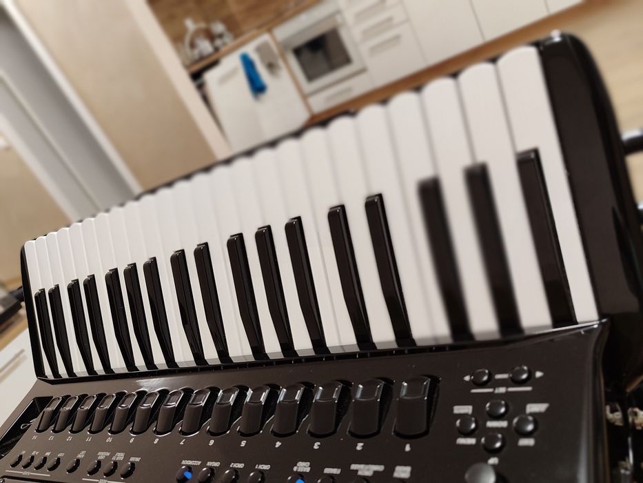 Roland fr 8 piano