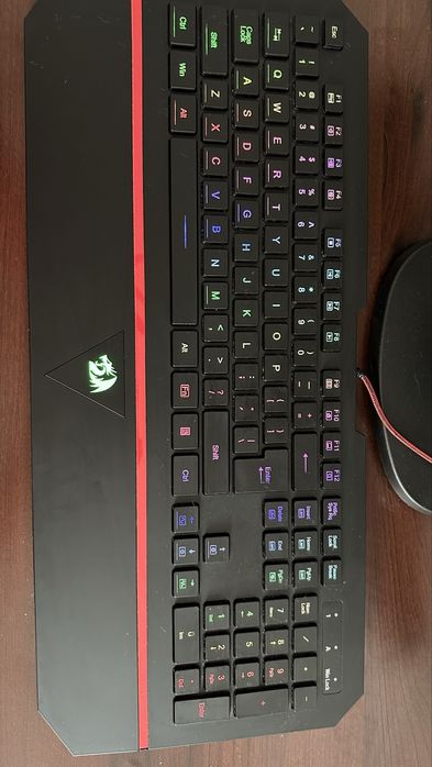 TASTATURA GAMING REDRAGON,RGB(iluminare diverse culori)