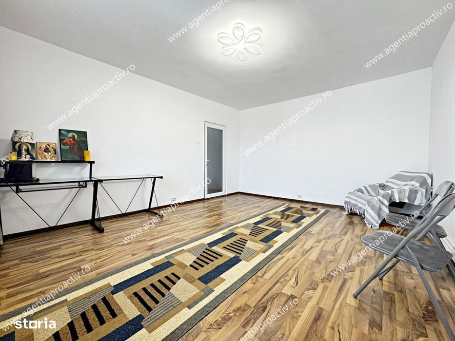 Apartament 3 camere, decomandat– Micro 20-77 mp