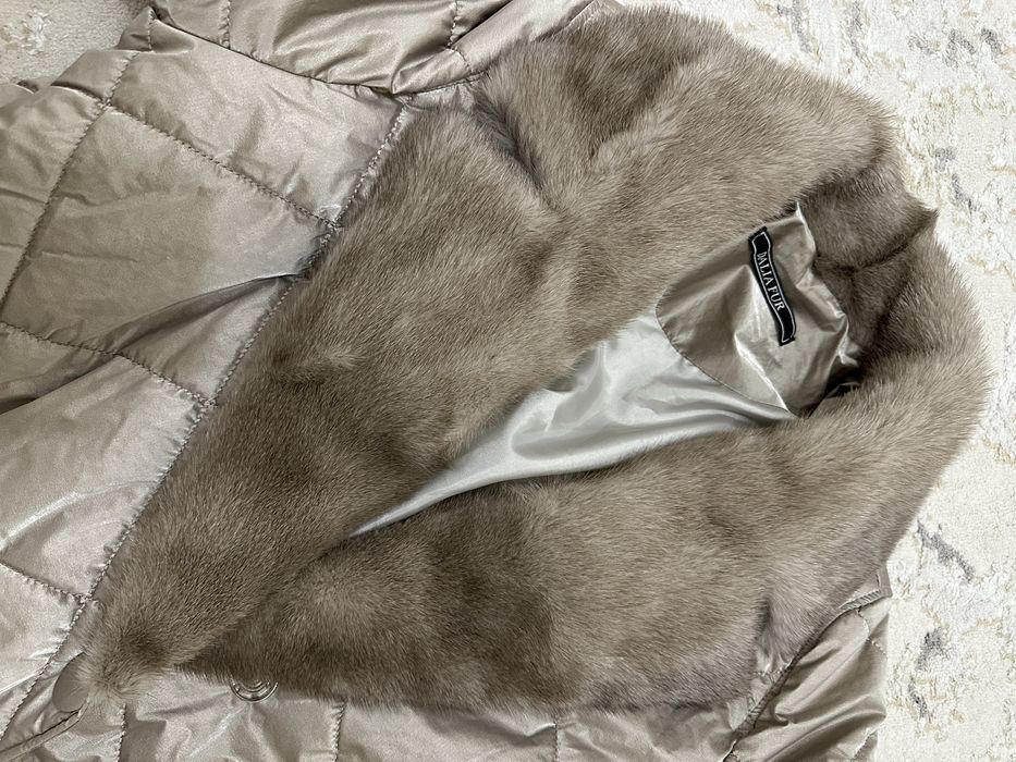 Продам куртку в норковым воротником!