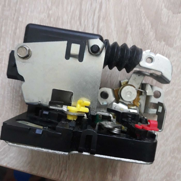 broasca usa/clips agrafa tija broasca usa dacia logan