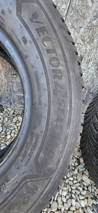 Anvelope Goodyear Vector4Seasons Cargo MO-V 235/65 R16C 115/113 R