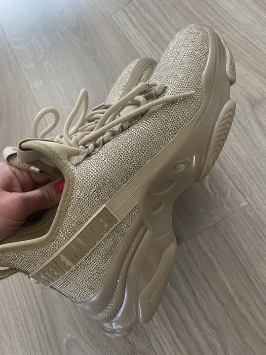 Чисто нови маратонки Steve Madden