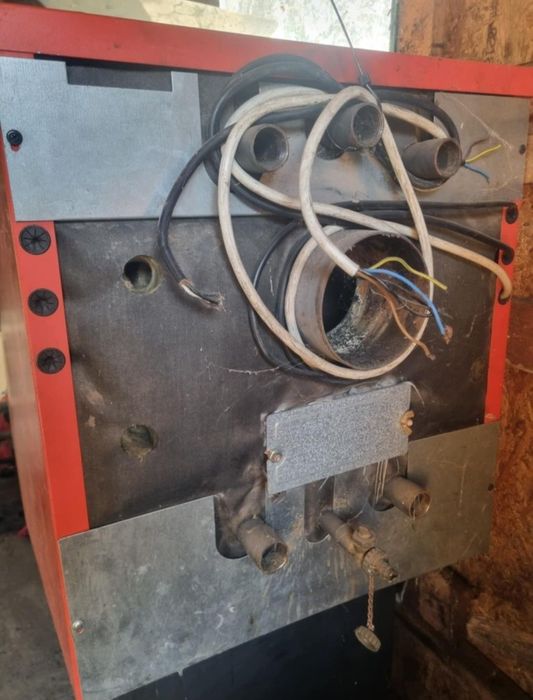 Vând centrala pe ulei ars