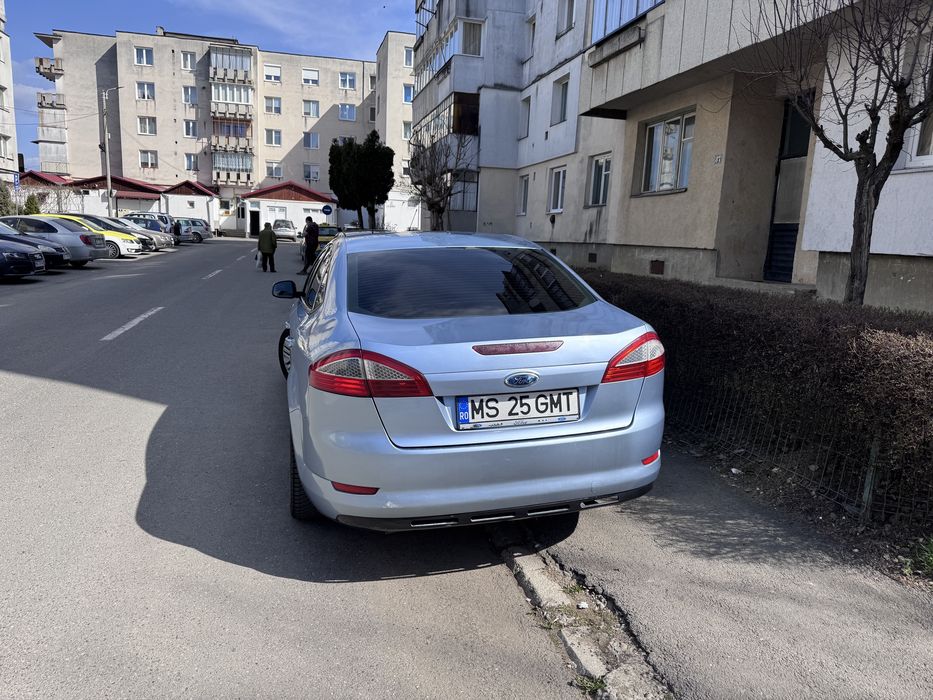 Vand sau schimb Ford Mondeo Berlina