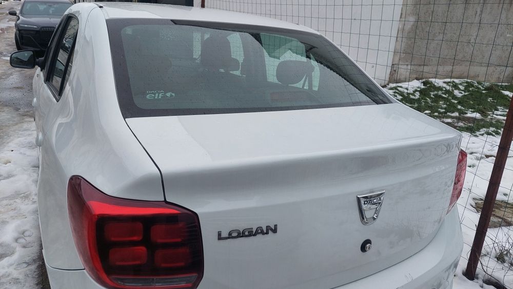 Vând Dacia Logan