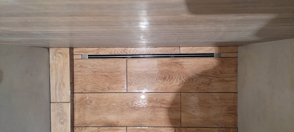 Стелим ламинат плитку